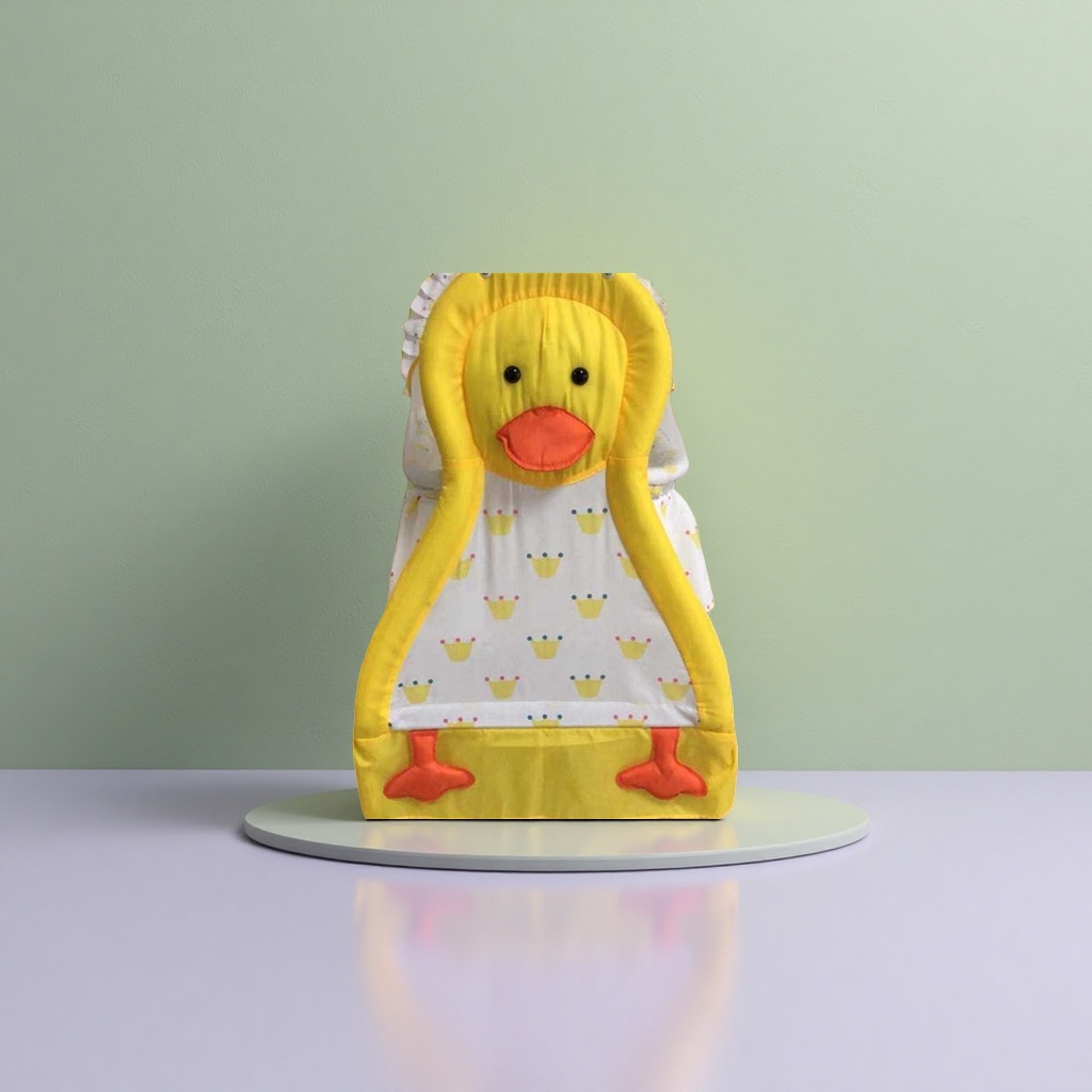 The yellow duck-shaped baby seat is safe, stable and adjustable