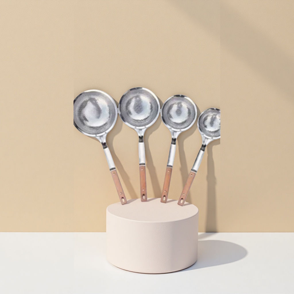 Silver strainer with wooden handle, kitchen draining filter, stainless steel long-handled strainer Application Scenario