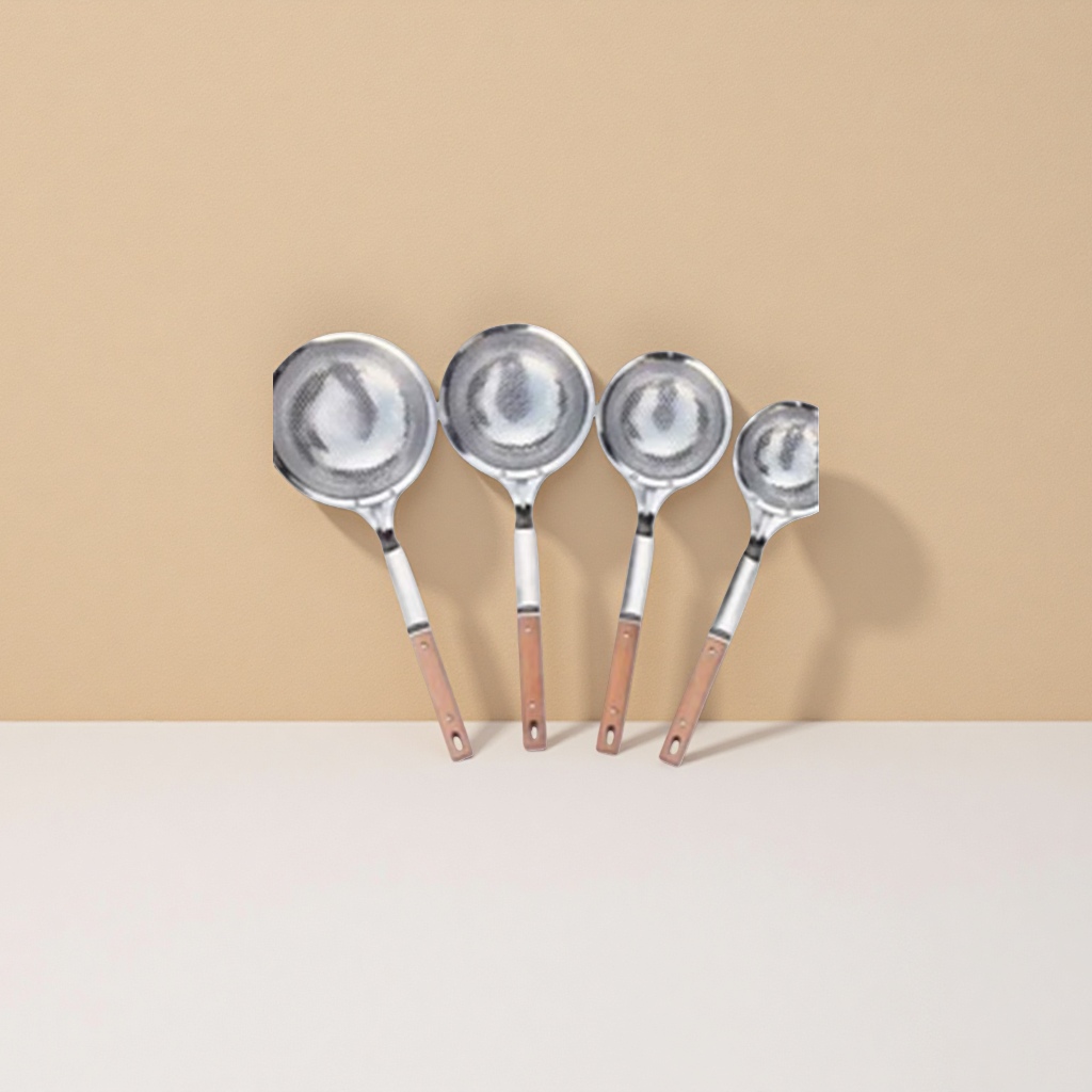 Silver strainer with wooden handle, kitchen draining filter, stainless steel long-handled strainer details Picture