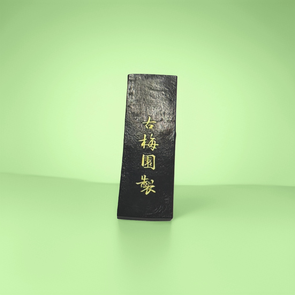 The black ink ingot made in the ancient Plum Garden is specially used for traditional handcrafted pine smoke ink calligraphy and painting
