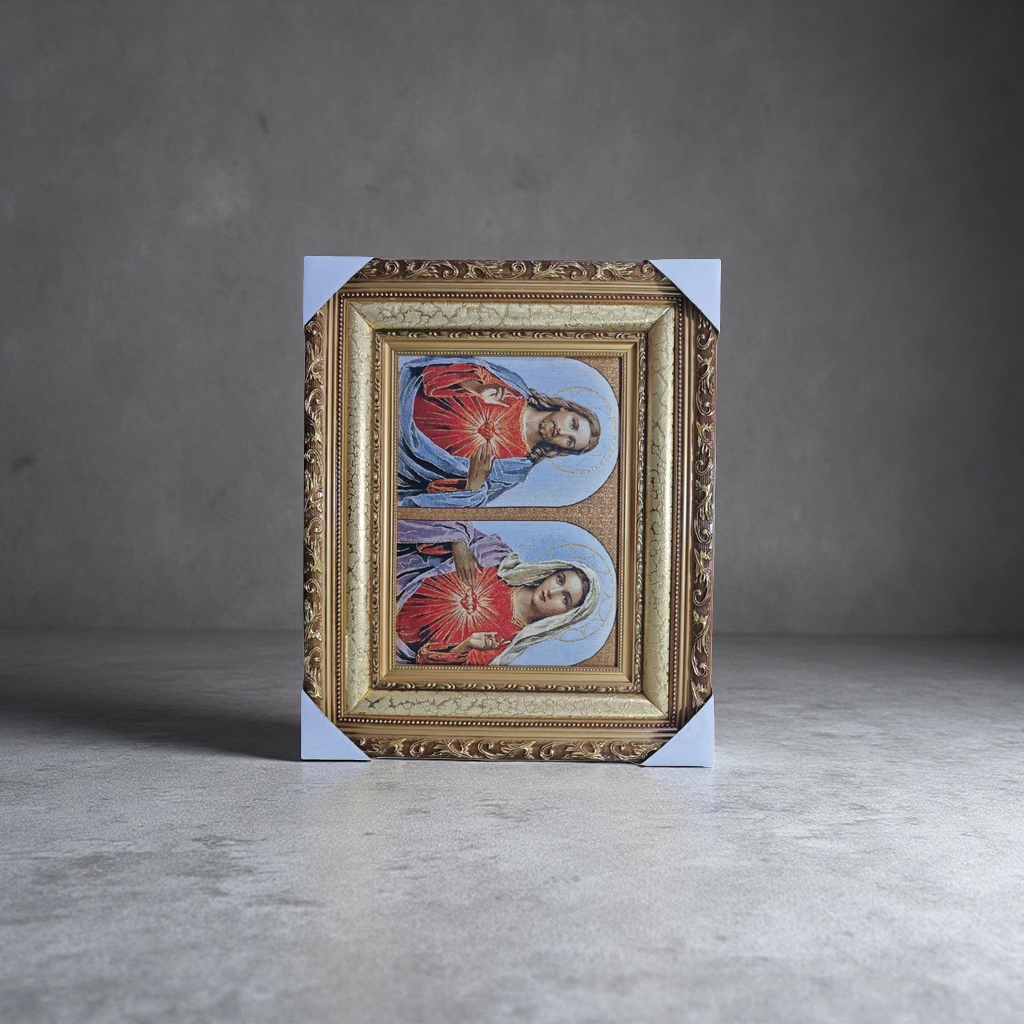 The golden carved photo frame is embedded with a brocade painting of Jesus and the Sacred Heart of the Virgin Mary Application Scenario