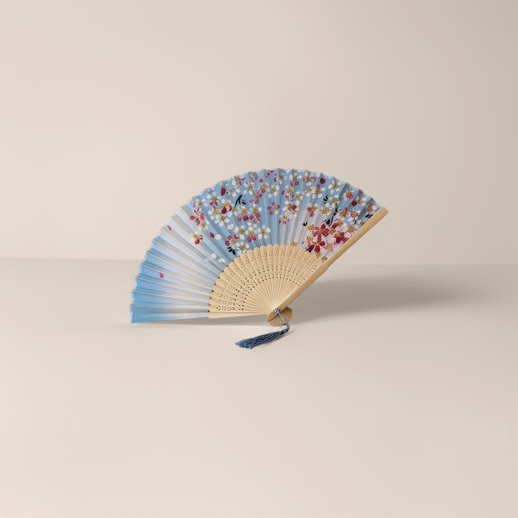 蓝色花卉图案折扇 真丝绢面轻便古风纳凉扇