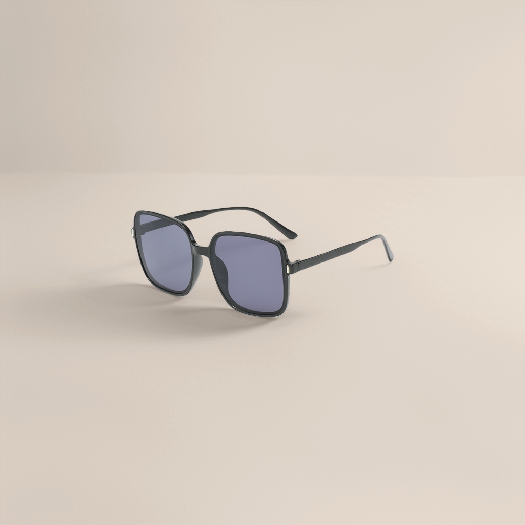 Black square sunglasses are fashionable and versatile, with UV protection and polarized light Application Scenario