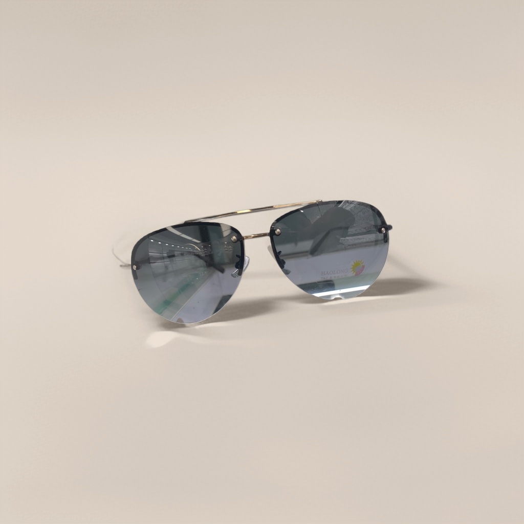 Black frame and golden eyebrow bridge sunglasses are fashionable and versatile, with UV protection and polarized light