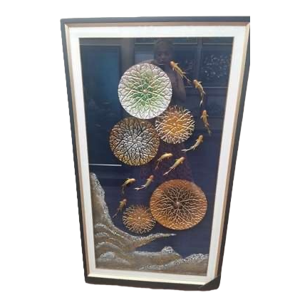 金色鱼群与圆形浮雕装饰画白底实物图