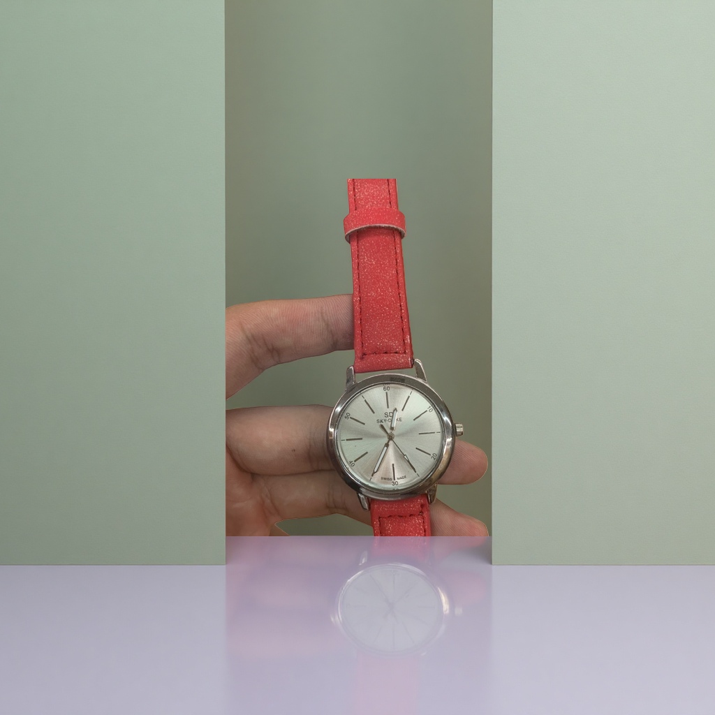 The red strap watch is a fashionable and simple quartz men's watch with a genuine leather strap that is waterproof and luminous Application Scenario