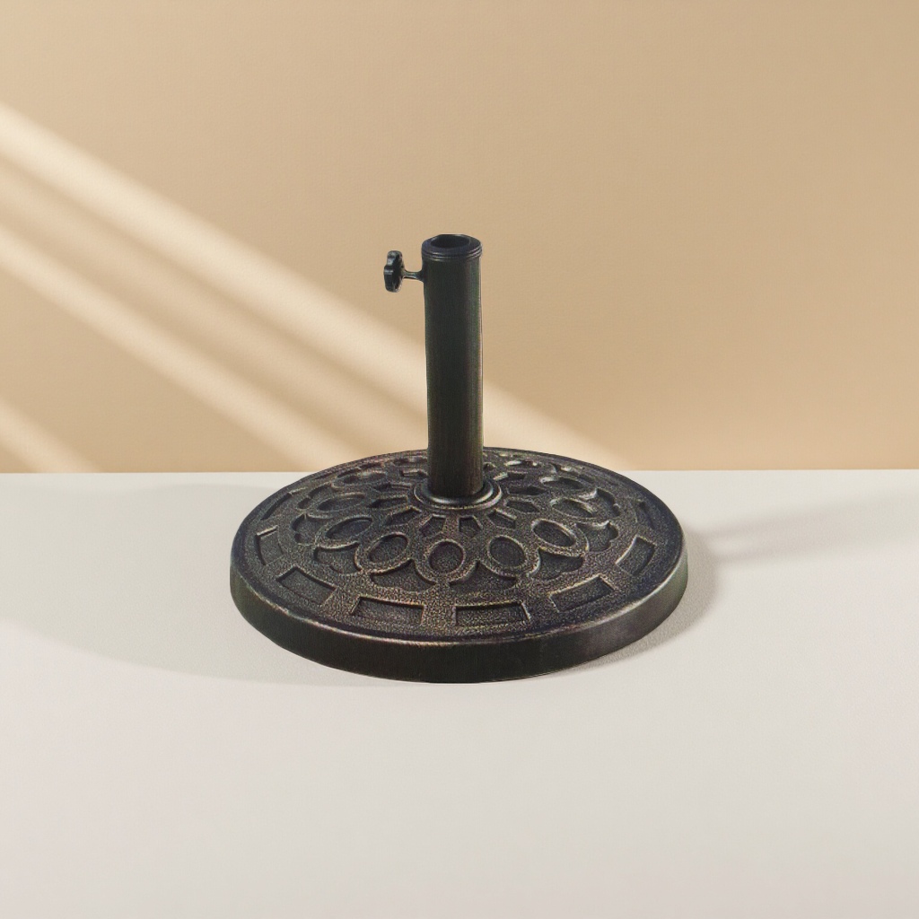 The black hollowed-out circular umbrella base and the outdoor sunshade umbrella counterweight base are stable and windproof details Picture