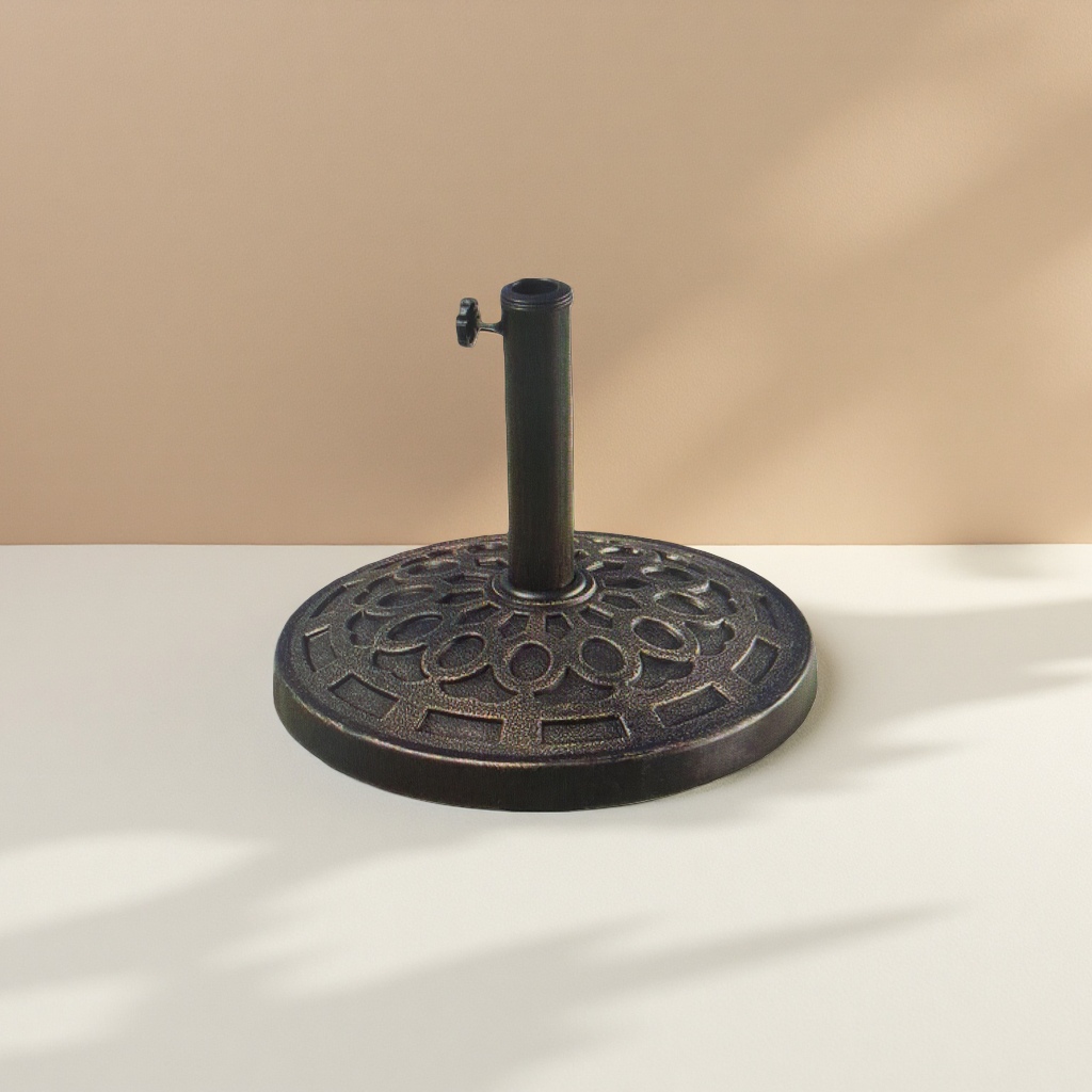 The black hollowed-out circular umbrella base and the outdoor sunshade umbrella counterweight base are stable and windproof