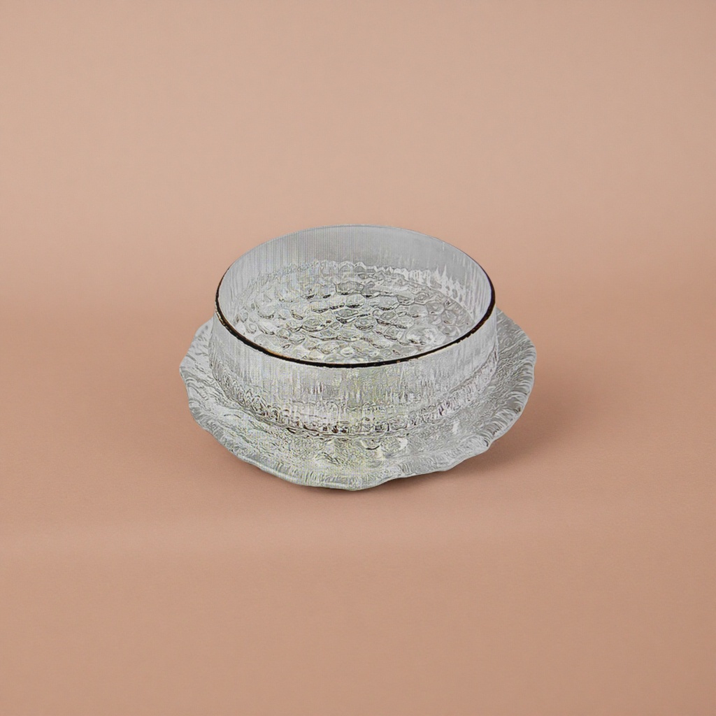 وكانت أطباق زجاجية شفافة مع خطوط الأمواج على الحواف الذهبية Specification image