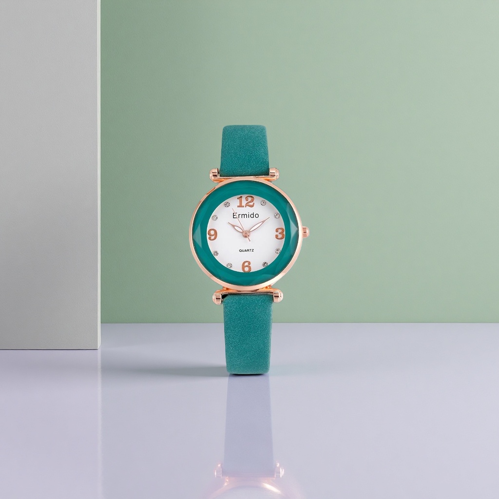 The green strap watch is a fashionable and simple quartz men's watch that is versatile and waterproof for daily use