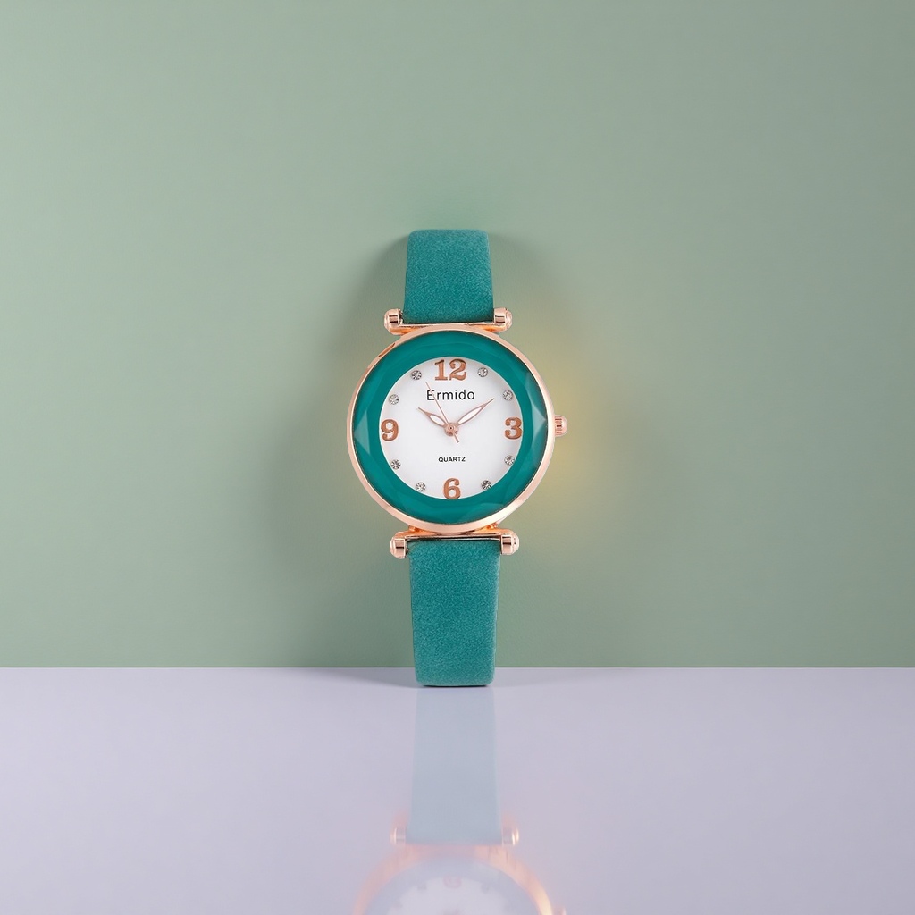 The green strap watch is a fashionable and simple quartz men's watch that is versatile and waterproof for daily use Application Scenario