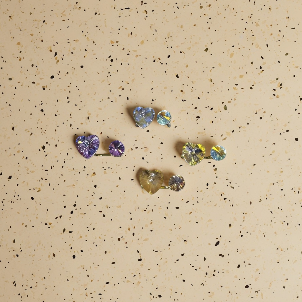خاتم بلورية ملونة على شكل قلب مع زخرفة خواتم السيدة Specification image
