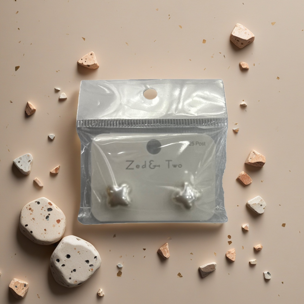 White packaging bag star-shaped ear studs are fashionable, simple and versatile earrings