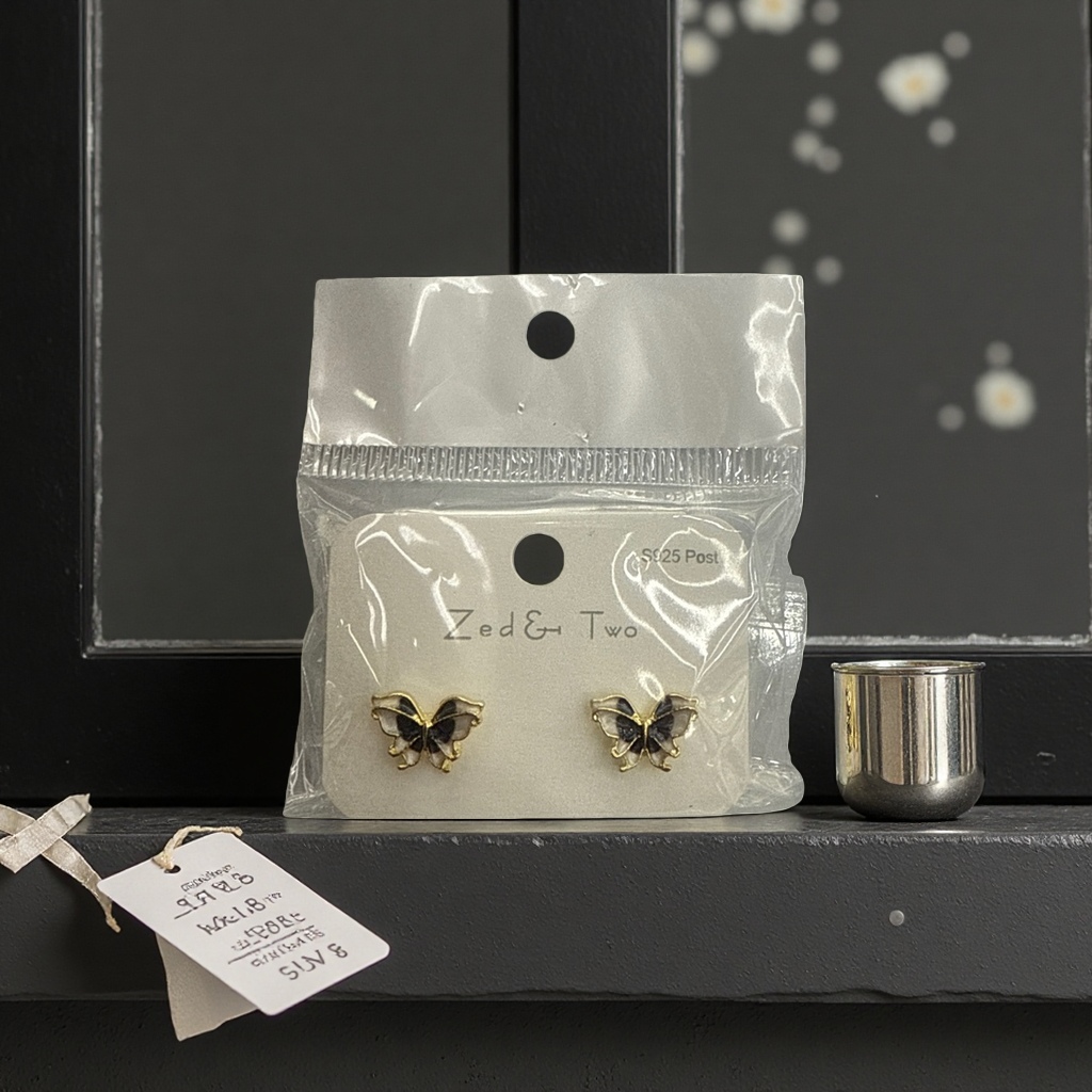 The golden butterfly stud earrings are fashionable and light luxury alloy earrings that are versatile for women's daily wear Specification image