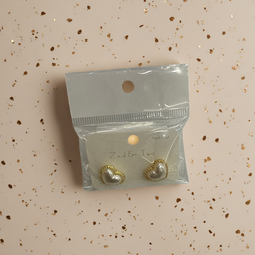 Golden heart-shaped pearl stud earrings are fashionable, simple and versatile earrings for women Application Scenario