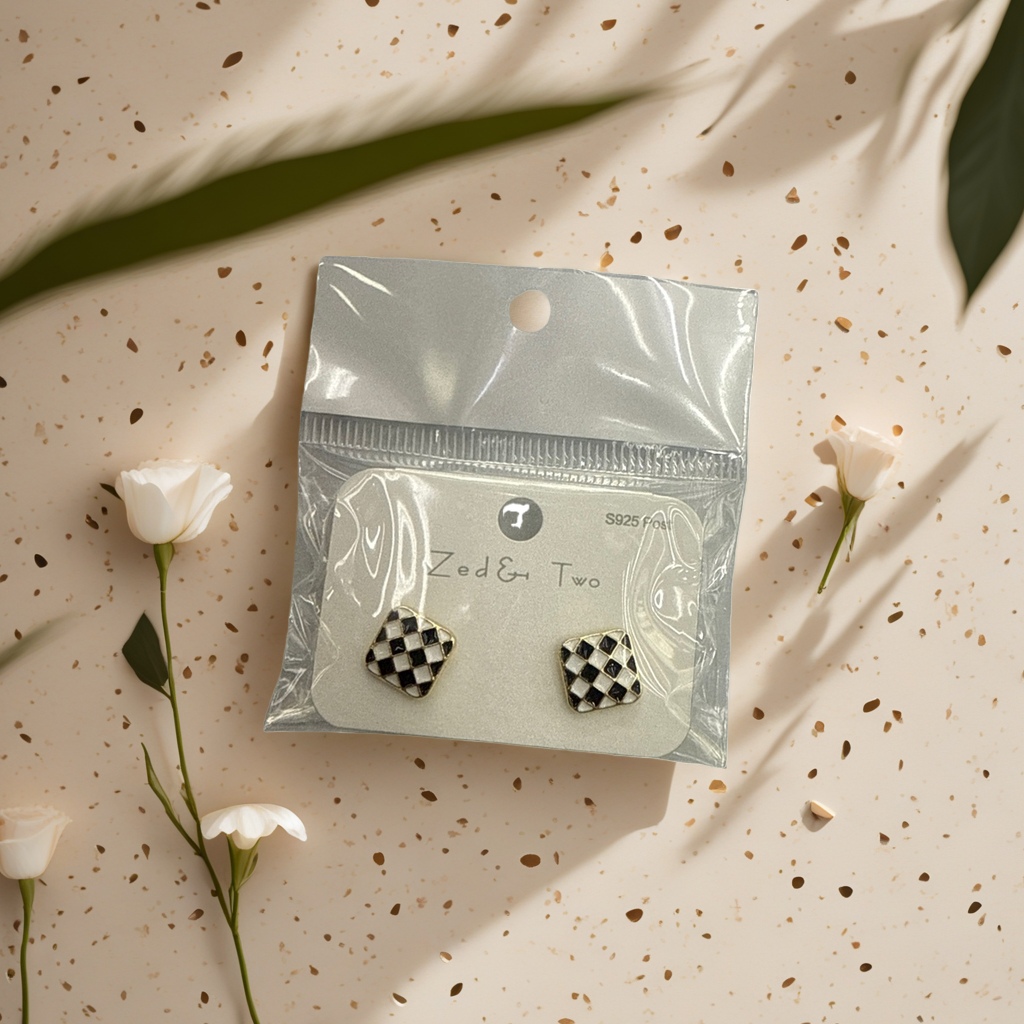 Black and white checkered geometric style stud earrings are fashionable, simple and versatile Application Scenario
