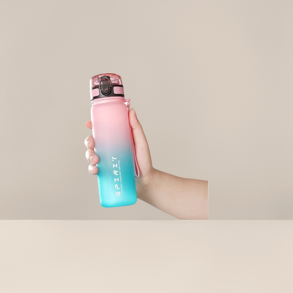 The powder-blue gradient color water cup is a fashionable, simple and large-capacity insulated cup