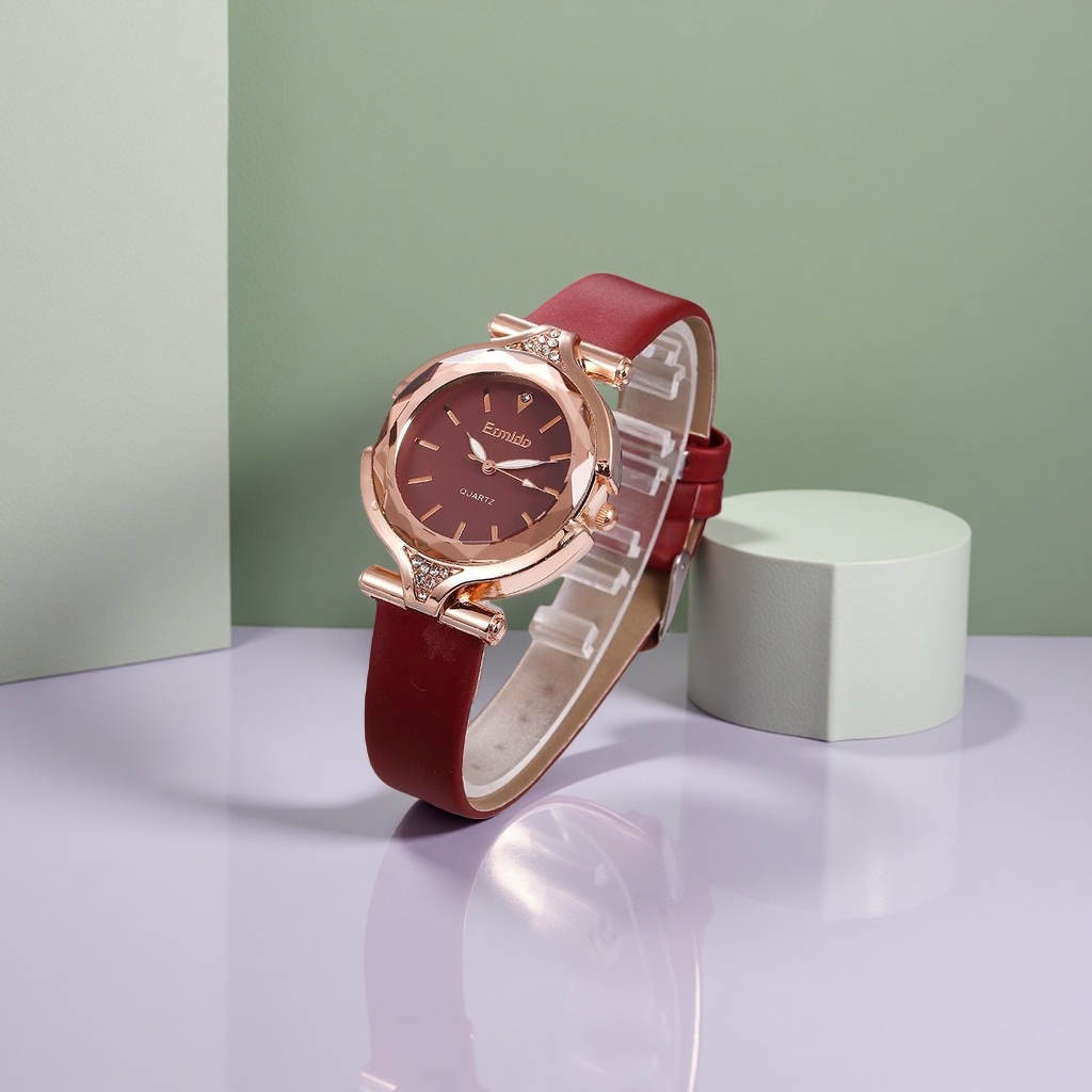 The wine red leather strap watch is fashionable, simple and versatile, suitable for both women and men