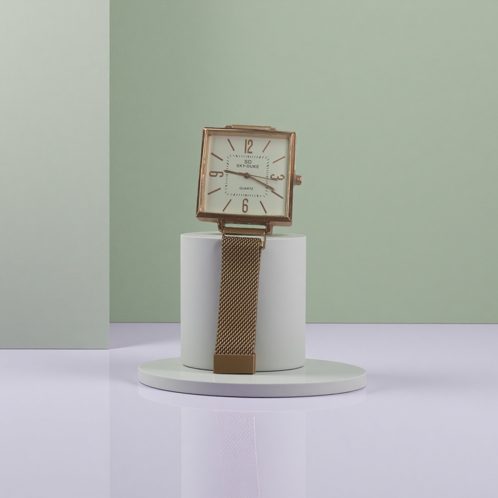 A simple and fashionable gold square quartz watch for both men and women with a genuine leather strap