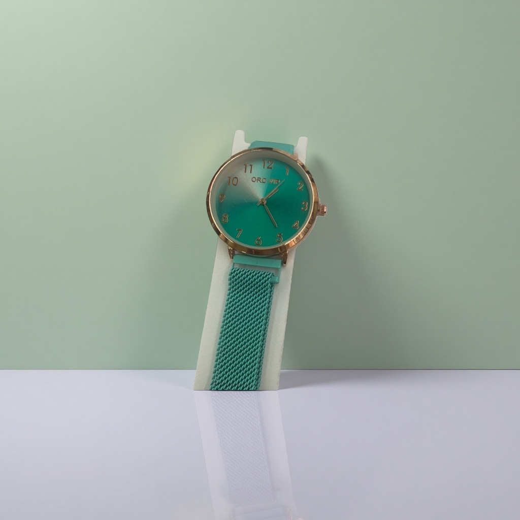The men's quartz watch with a light green dial is simple, fashionable, business and casual Specification image