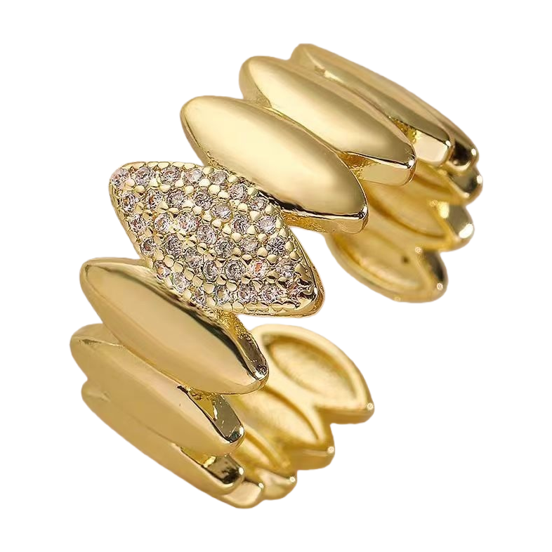 A golden diamond-encrusted leaf-shaped ring, a fashionable and light luxury lady's ring Item Picture