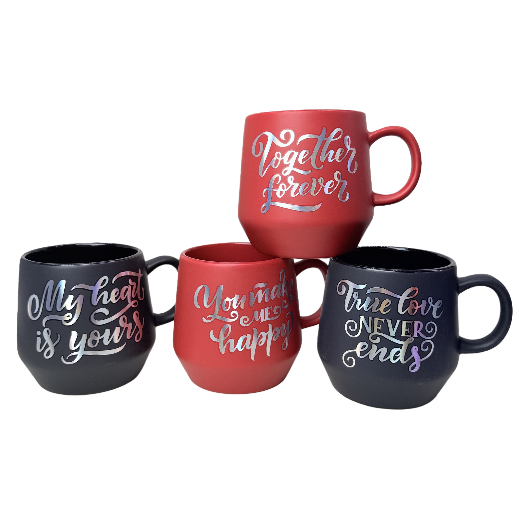 红色和黑色马克杯，带有银色渐变字体文字“Together Forever”、“You make me happy”、“My heart is yours”、“True love NEVER ends”白底实物图