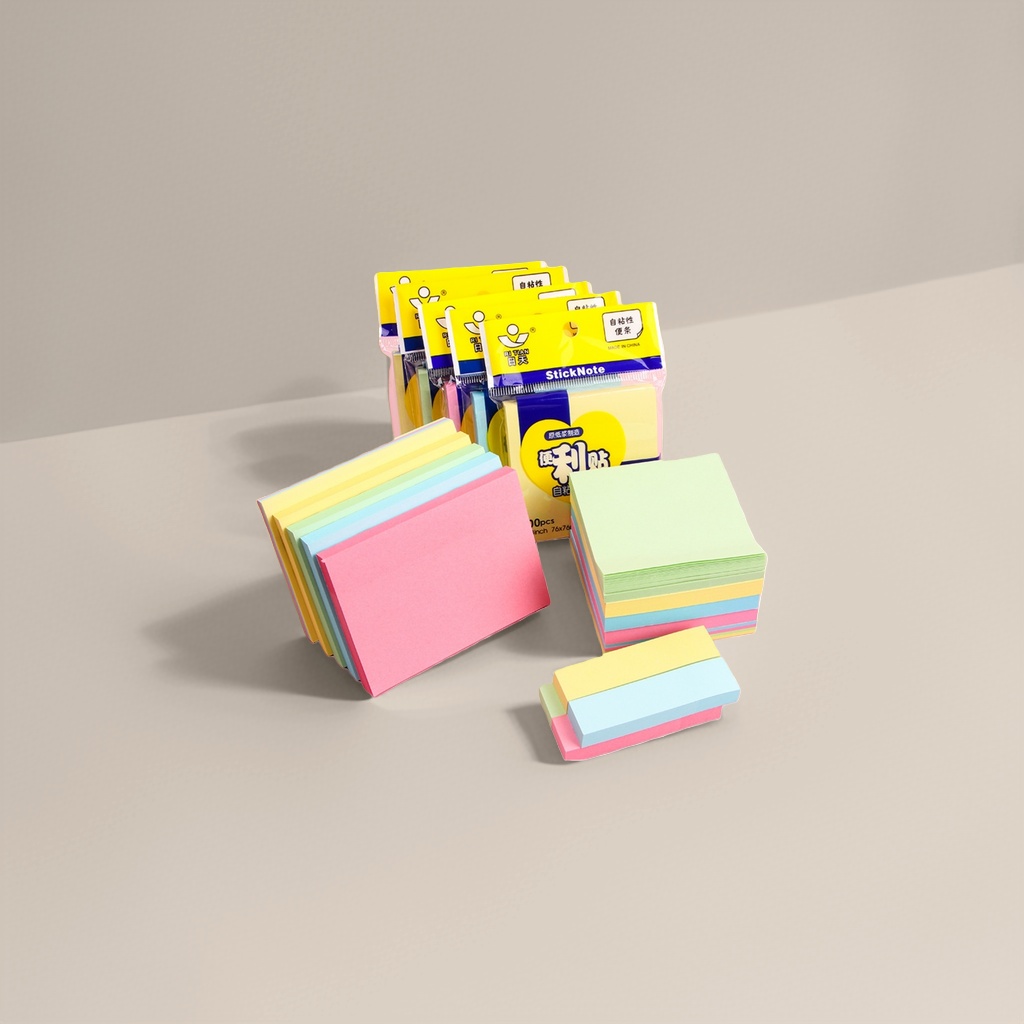 彩色便签纸堆叠，包装袋上印有“StickNote”字样细节图
