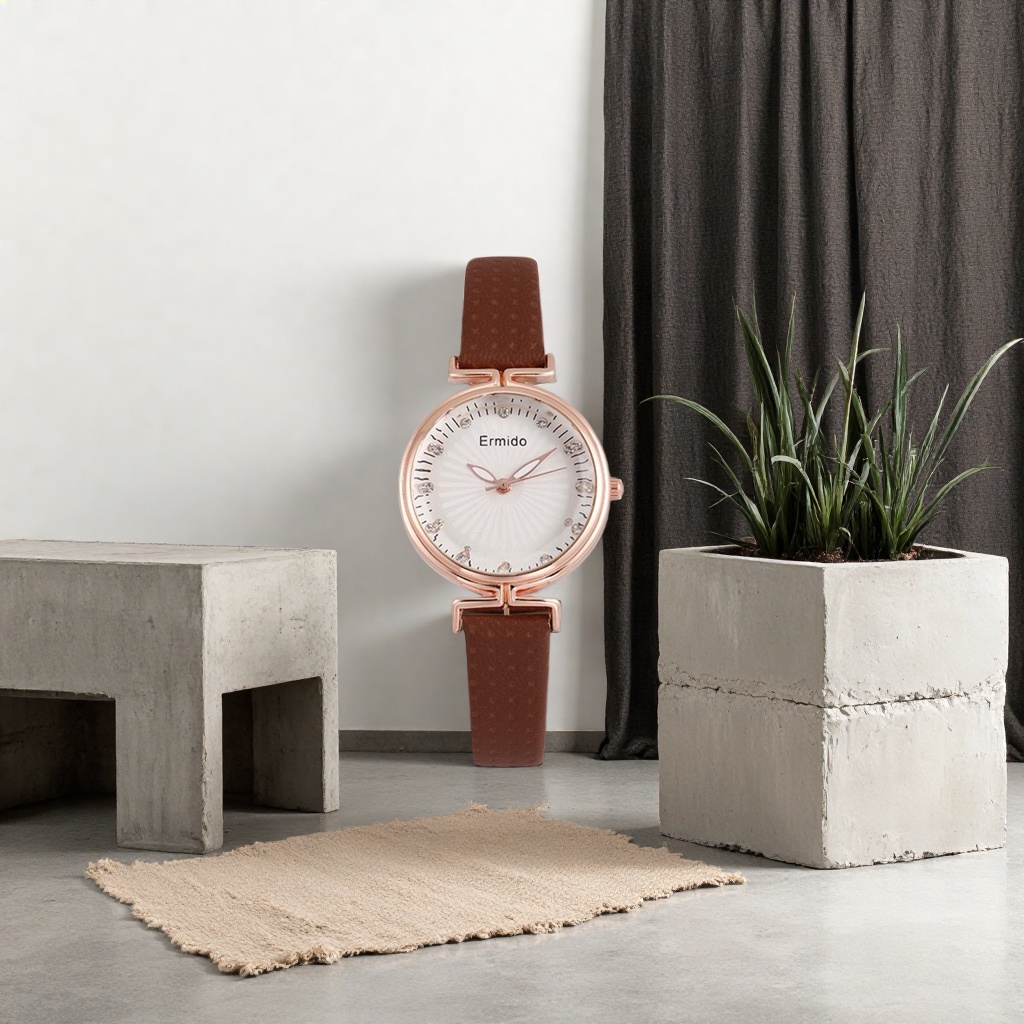 This brown leather strap rose gold ladies' watch is fashionable, light luxury, simple and versatile