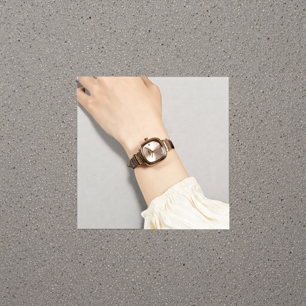 This golden case watch is a fashionable and simple wristwatch for both women and men when worn on the wrist details Picture