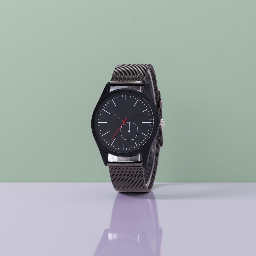Black dial men's quartz watch, simple business casual, waterproof luminous hands Application Scenario
