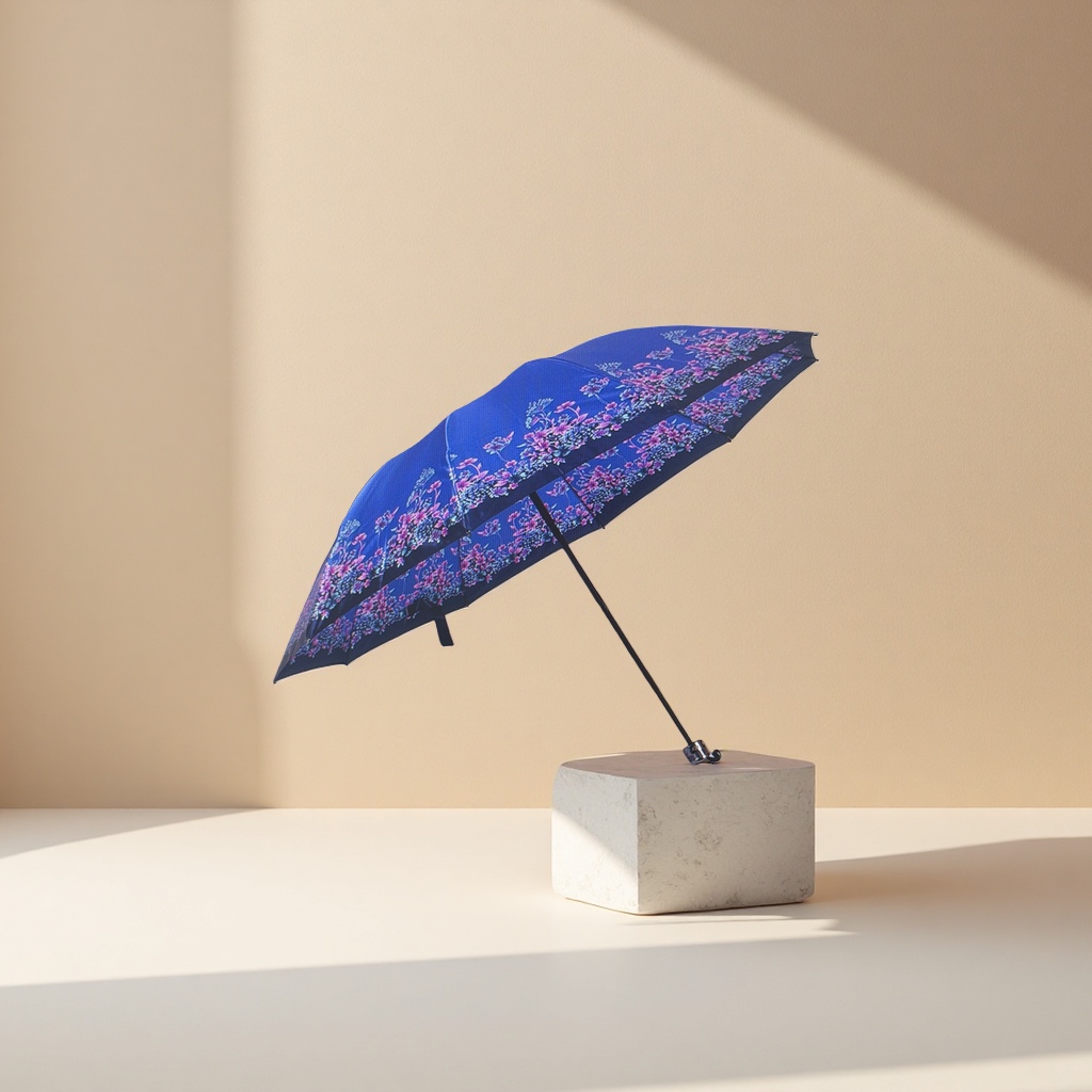 Azul floral patrón soleado y lluvioso paraguas de doble uso impermeable y protector solar ligero paraguas plegable para mujeres Application Scenario