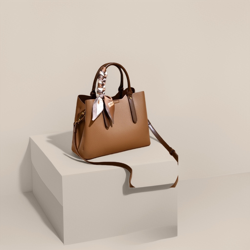 Bolso con textura marrón con bandolera desmontable decorada con pañuelo Specification image