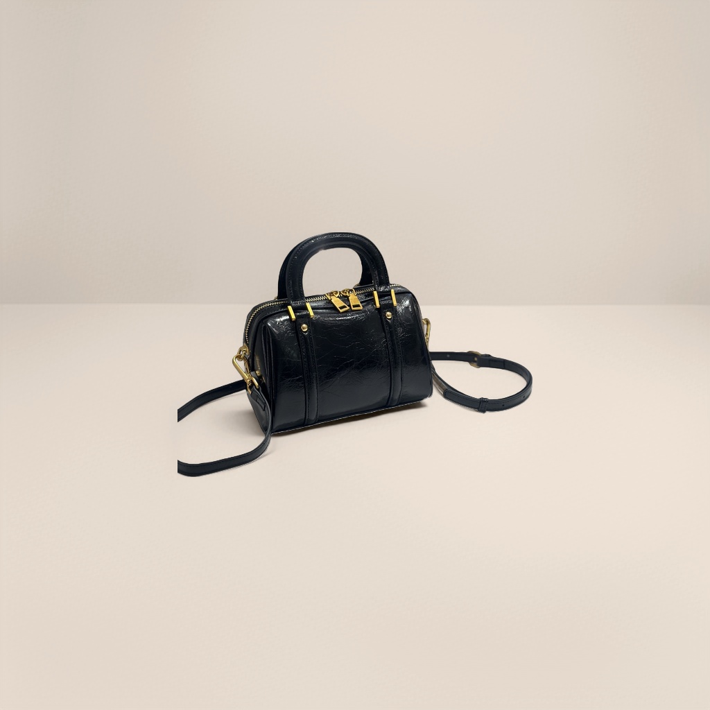 حقيبة يد سوداء لامعة مع حقيبة سفر معدنية ذهبية Specification image
