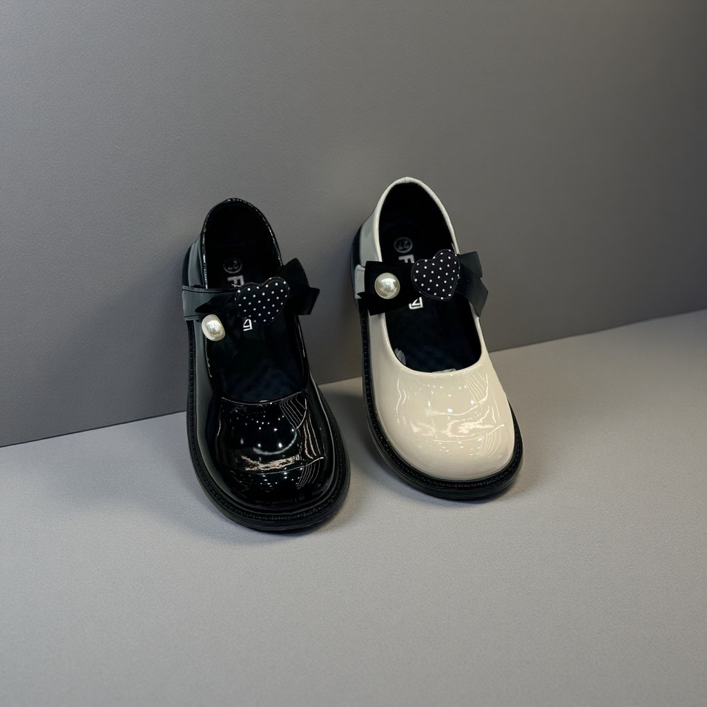Black and off-white patent leather Mary Jane shoes, women's retro round-toed chunk-heeled single shoes Application Scenario