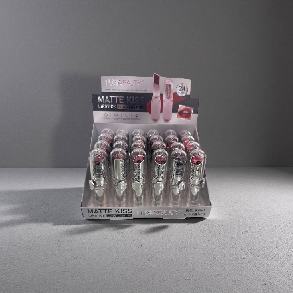 Transparent tube lipstick display box, acrylic cosmetics storage and organization box Application Scenario