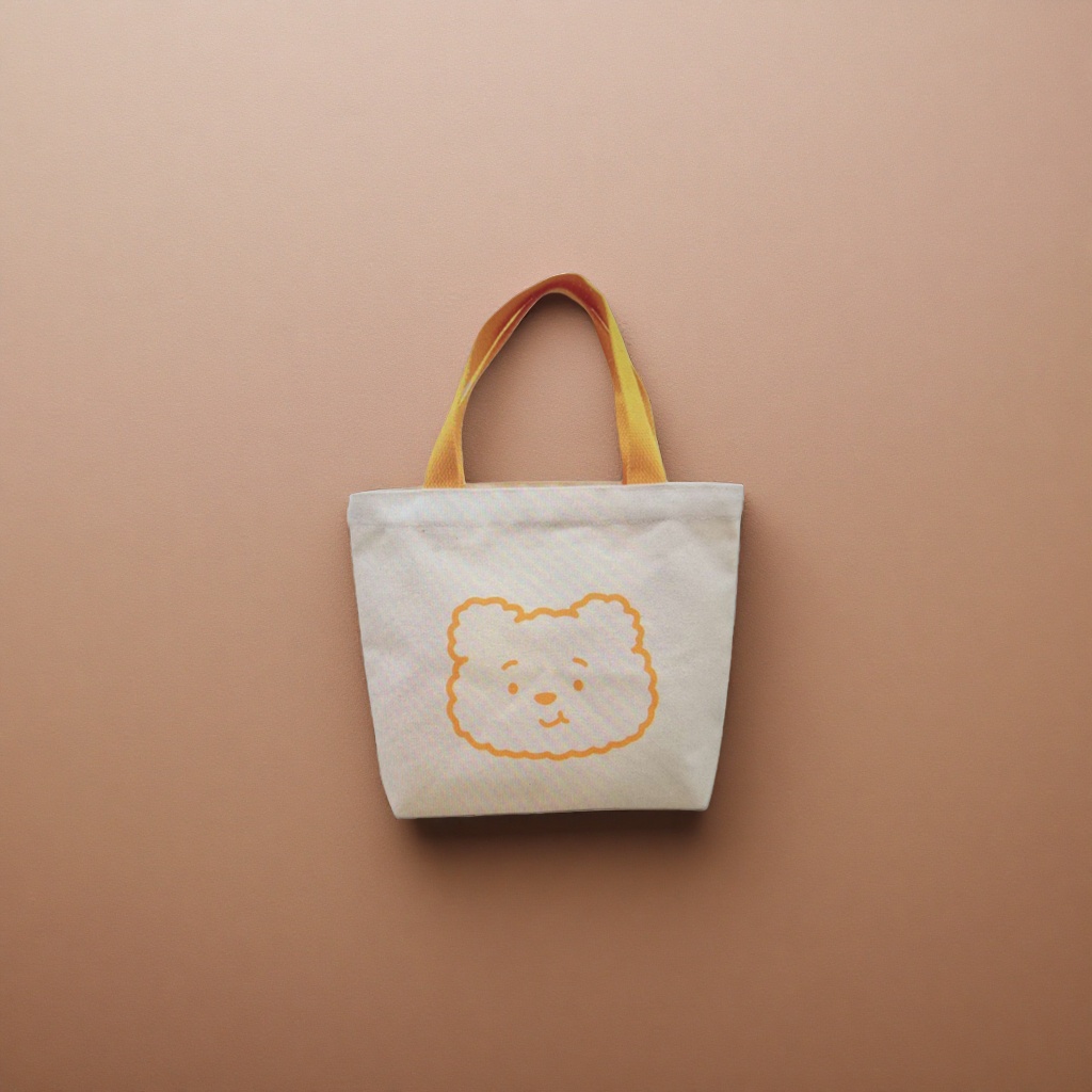 The white canvas bag and the orange bear pattern hand-held shopping bag are simple and versatile for daily commuting details Picture
