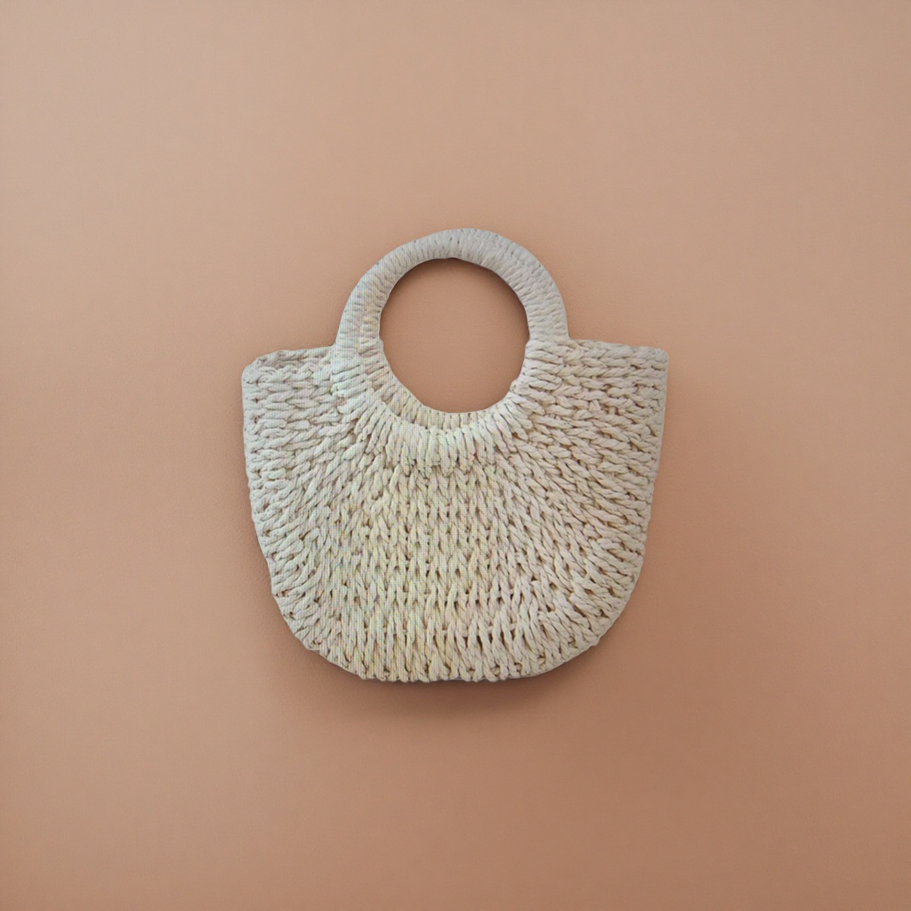 This beige woven handbag is a simple and fashionable single-shoulder bag for women's commuting Application Scenario