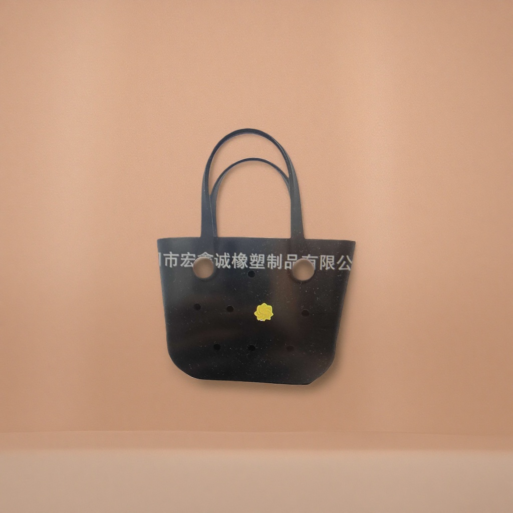This black handbag is simple, versatile, fashionable, lightweight and has a large capacity for women's commuting details Picture