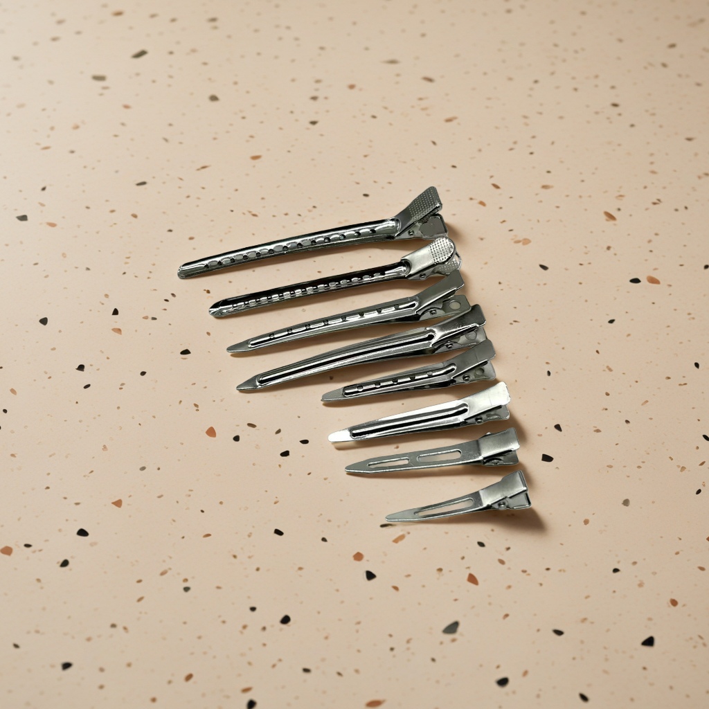 Silver metal hairpins are fashionable, simple and versatile women's headwear Application Scenario