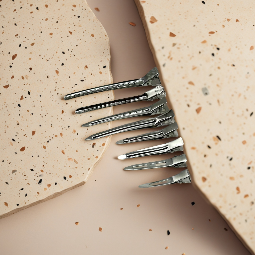 Silver metal hairpins are fashionable, simple and versatile women's headwear