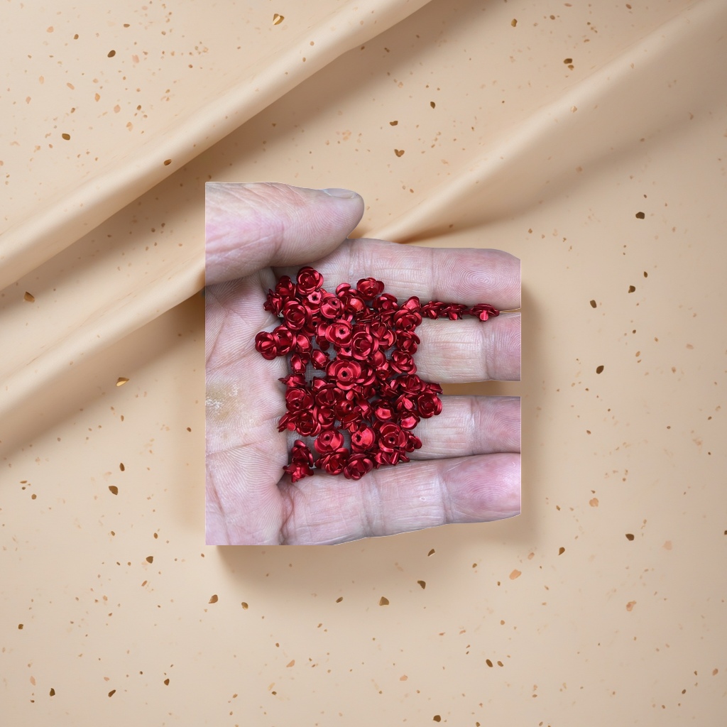 Red rose-shaped jewelry, exquisite metallic texture, fashionable accessories, cute and romantic style Application Scenario