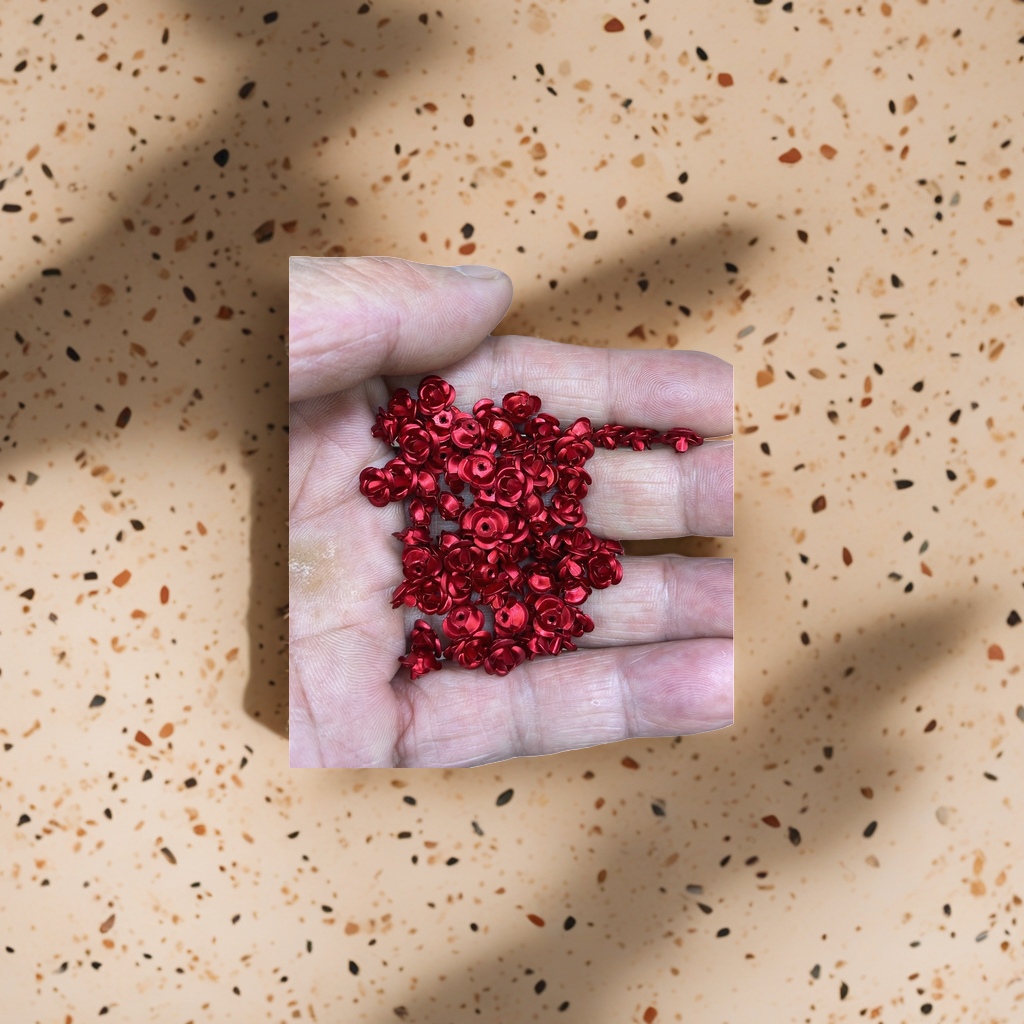 Red rose-shaped jewelry, exquisite metallic texture, fashionable accessories, cute and romantic style Specification image