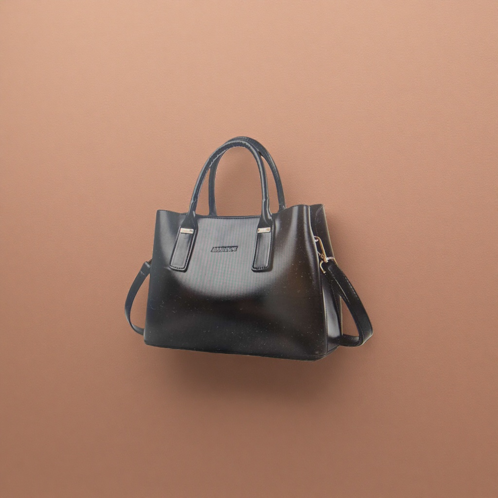This black handbag is a simple and versatile commuter single-shoulder tote bag for women Specification image
