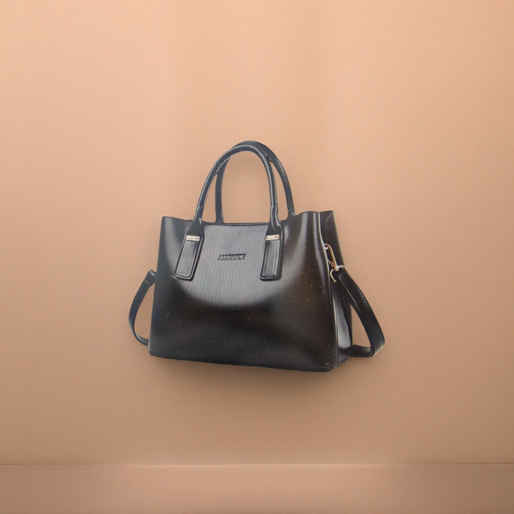 This black handbag is a simple and versatile commuter single-shoulder tote bag for women Application Scenario