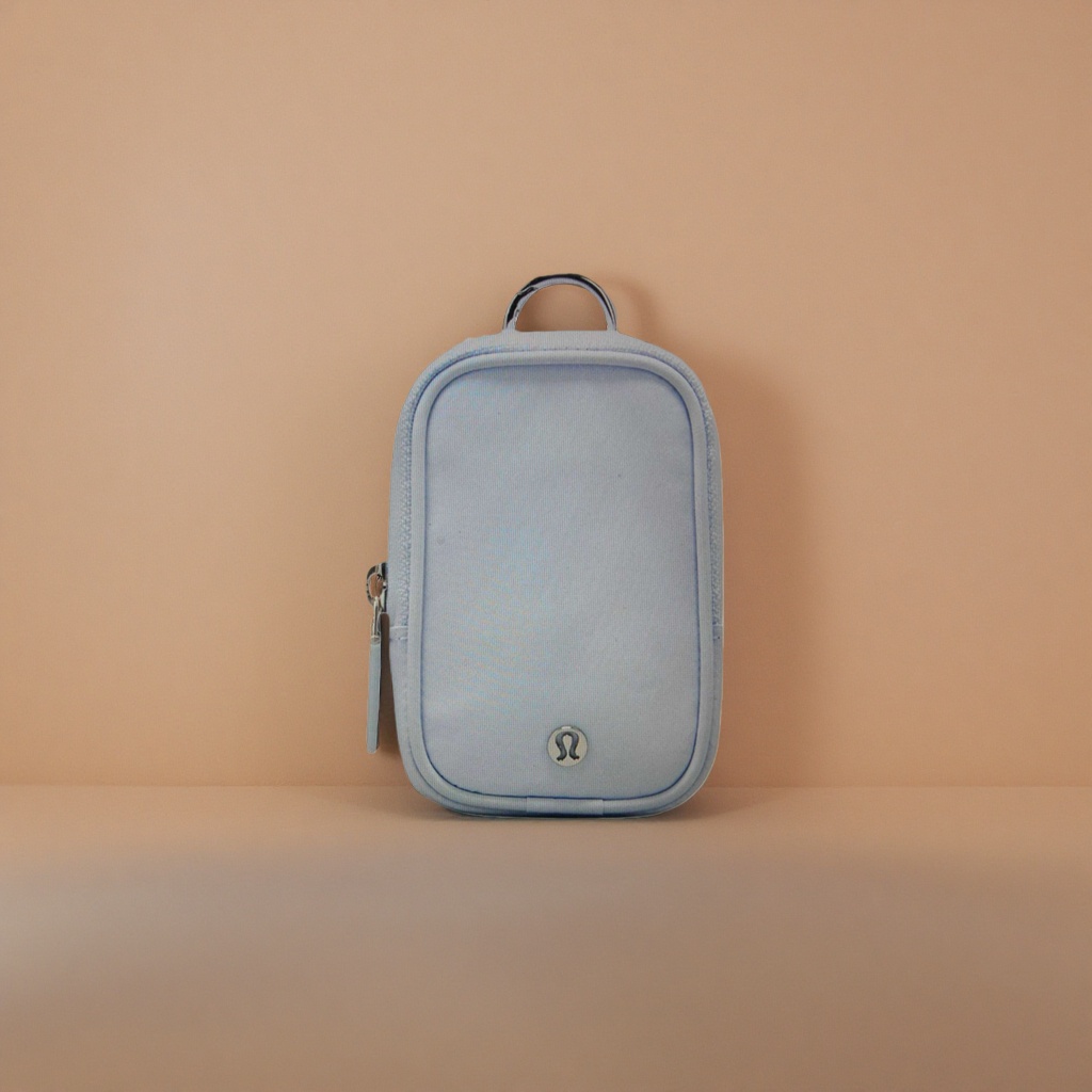 Lululemon light blue yoga fitness storage bag, portable folding multi-functional sports bag Application Scenario