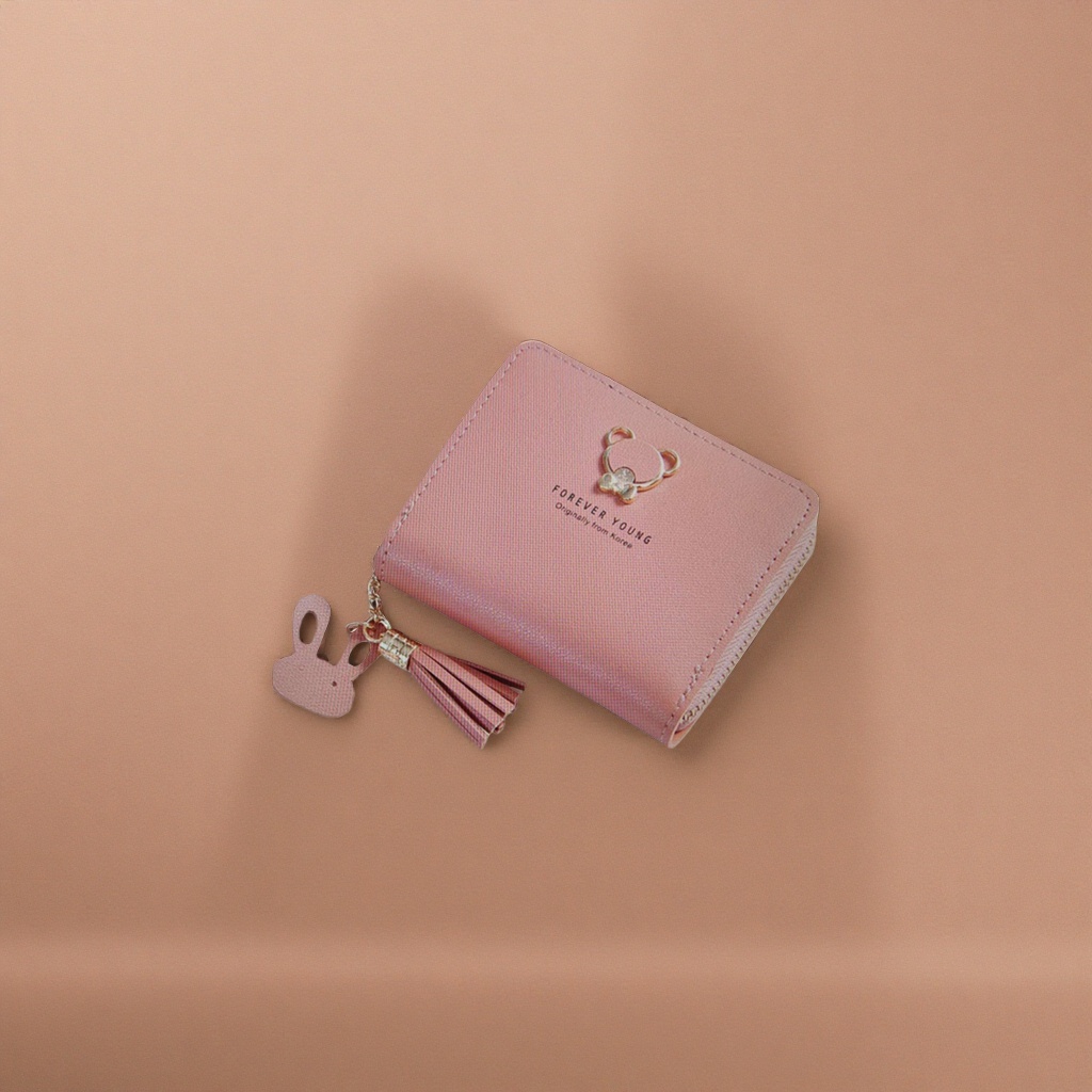The pink lady's long wallet made of genuine calfskin is simple, fashionable and versatile