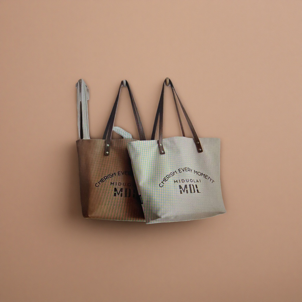 Beige brown canvas tote bag dark brown leather handle CHERISH EVERY MOMENT MIDUOLAI MDL Application Scenario