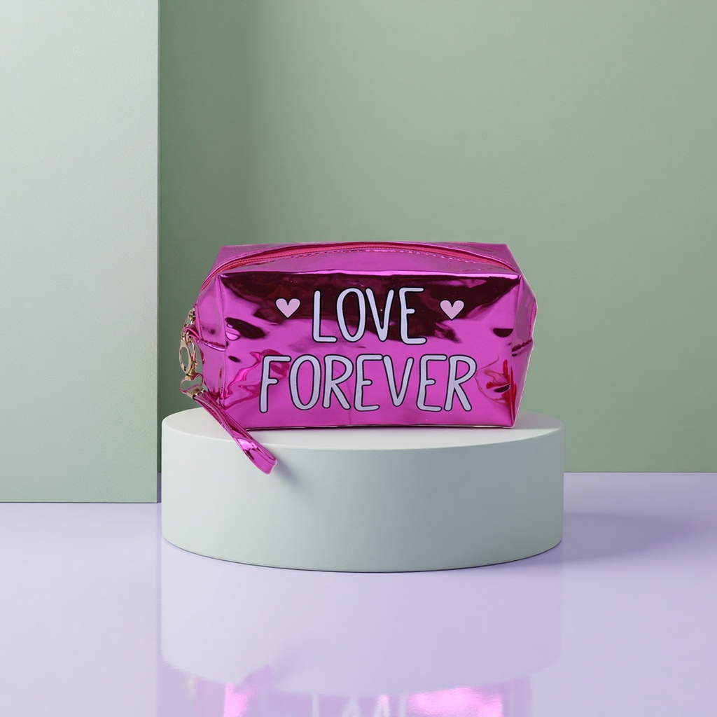 亮粉色反光化妆包正面印有LOVE FOREVER字样及爱心图案
