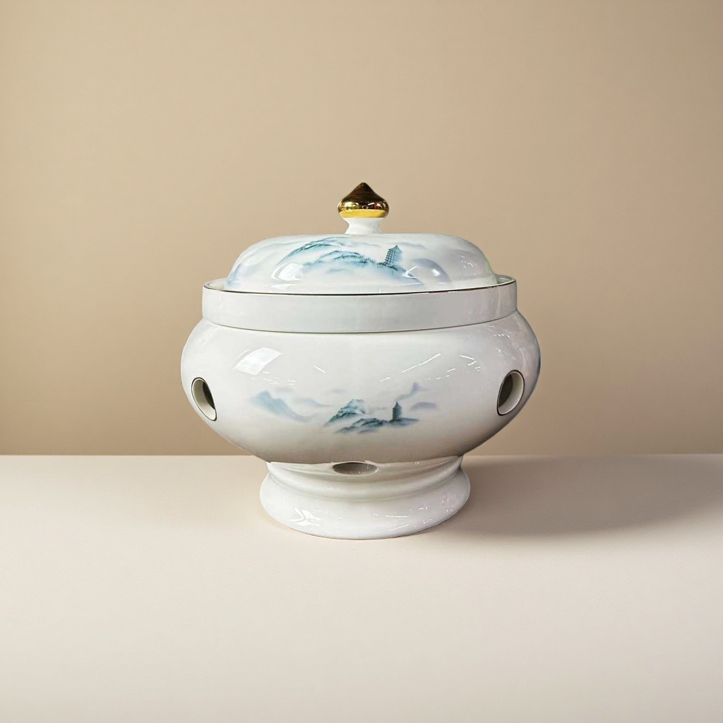 Blue and white landscape patterned porcelain covered bowl, ceramic tea set, Gongfu tea set, tea bowl with lid, household tea brewing vessel details Picture
