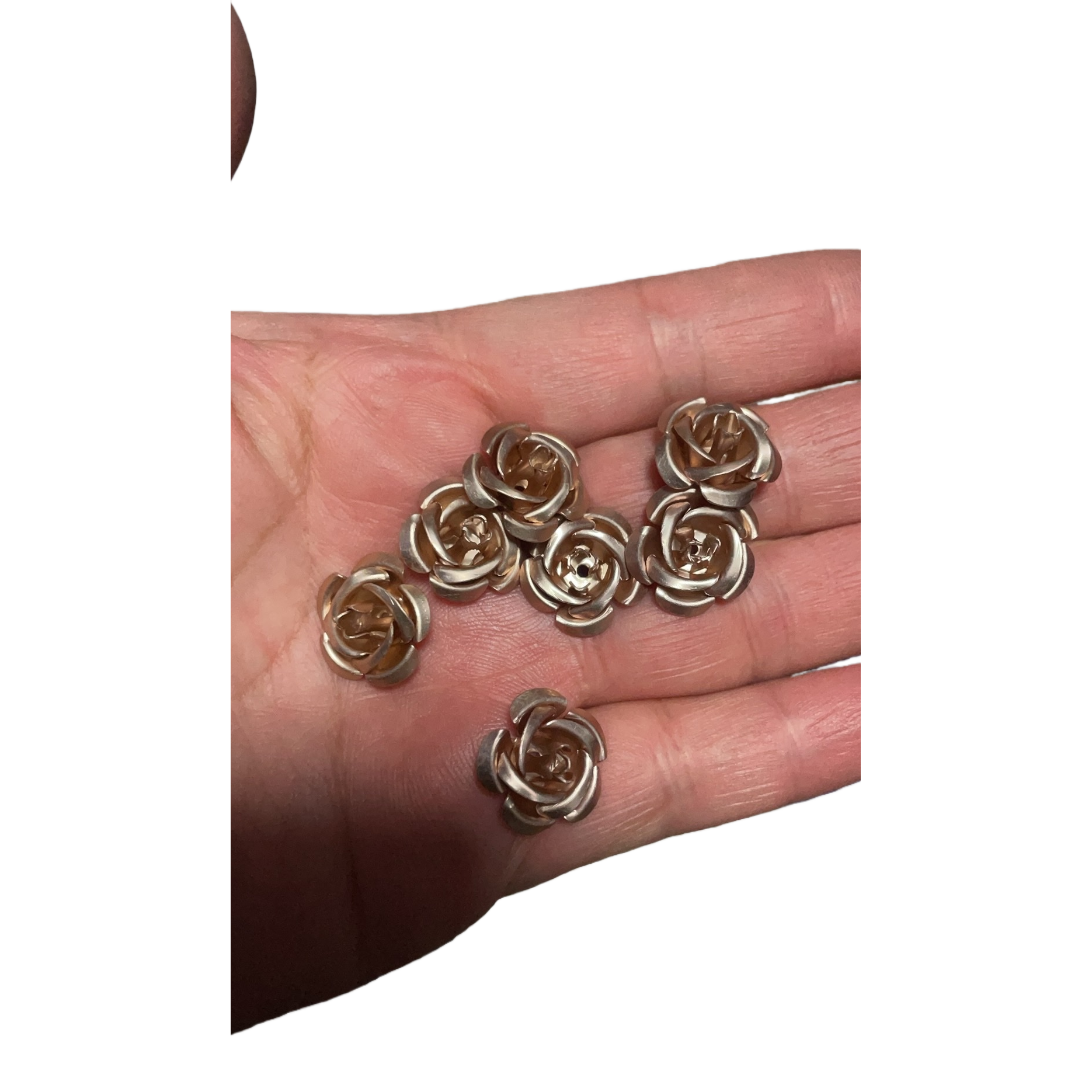 Golden rose-shaped metal jewelry is a fashionable, elegant and light luxury style accessory Item Picture